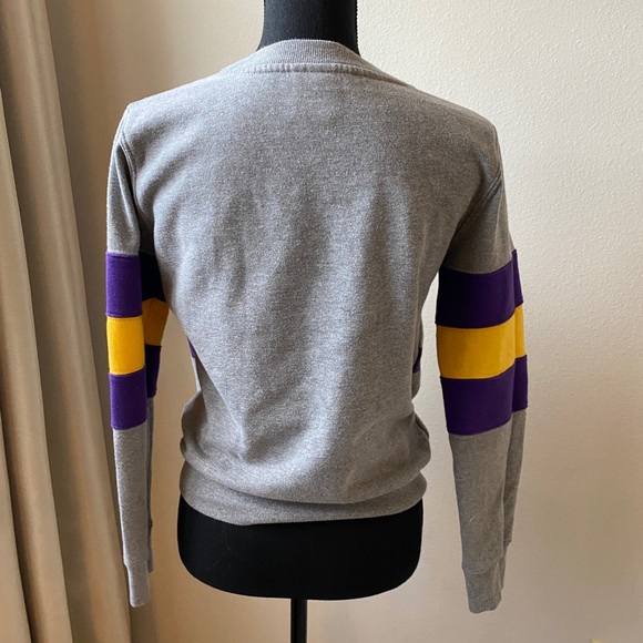 Lakers Small Crewneck Sweater. - Picture 3 of 9